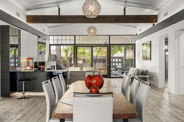 8614 E BERRIDGE Lane, Scottsdale, AZ 85250