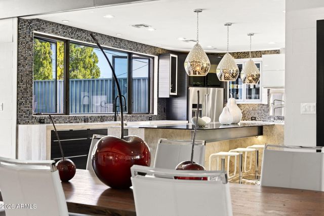 8614 E BERRIDGE Lane, Scottsdale, AZ 85250