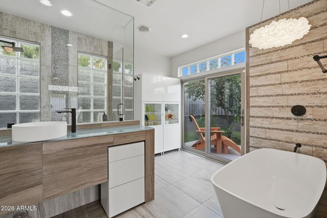 8614 E BERRIDGE Lane, Scottsdale, AZ 85250