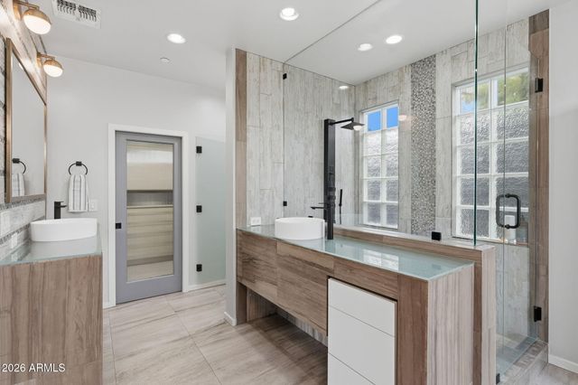 8614 E BERRIDGE Lane, Scottsdale, AZ 85250