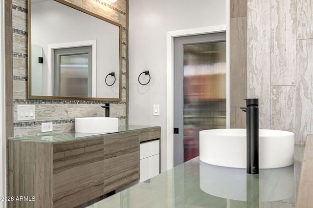 8614 E BERRIDGE Lane, Scottsdale, AZ 85250