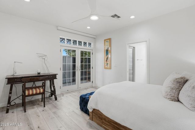 8614 E BERRIDGE Lane, Scottsdale, AZ 85250