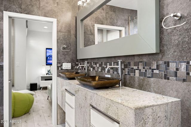 8614 E BERRIDGE Lane, Scottsdale, AZ 85250