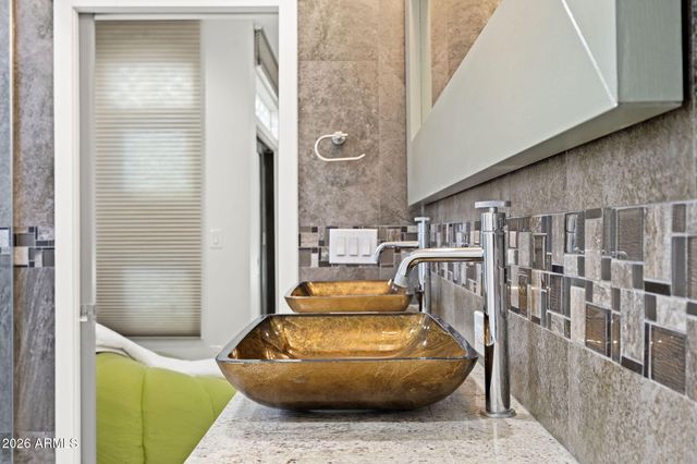 8614 E BERRIDGE Lane, Scottsdale, AZ 85250