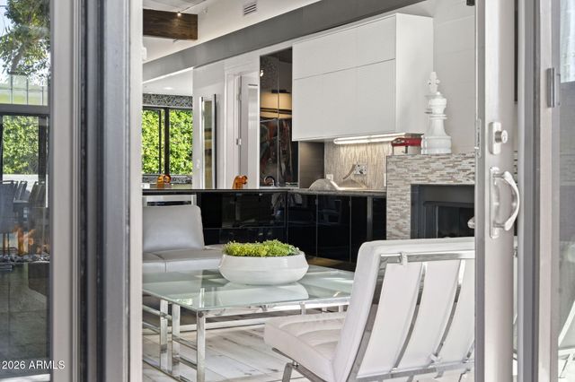 8614 E BERRIDGE Lane, Scottsdale, AZ 85250