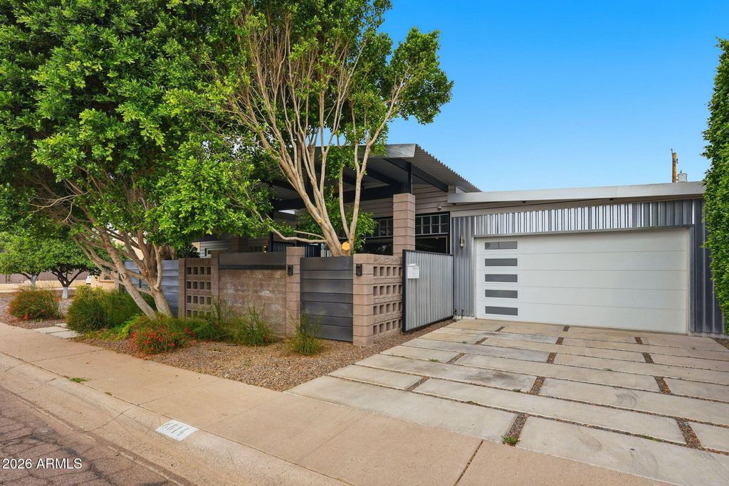 8614 E BERRIDGE Lane, Scottsdale, AZ 85250