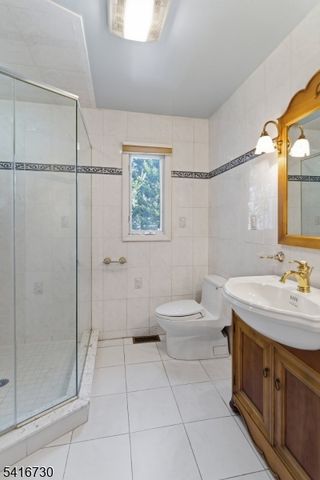 597 Penn Ave, Teaneck Twp., NJ 07666