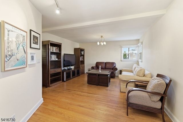 597 Penn Ave, Teaneck Twp., NJ 07666