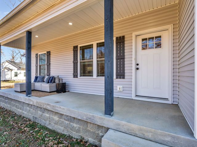 371 McElhiney Rd, Dickson, TN 37055