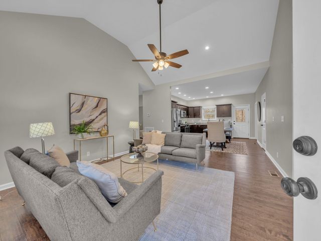 371 McElhiney Rd, Dickson, TN 37055