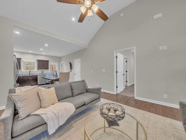 371 McElhiney Rd, Dickson, TN 37055