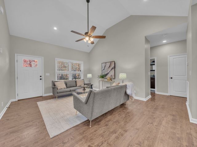 371 McElhiney Rd, Dickson, TN 37055