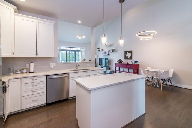 2544 Oxford Circle, Ann Arbor, MI 48103