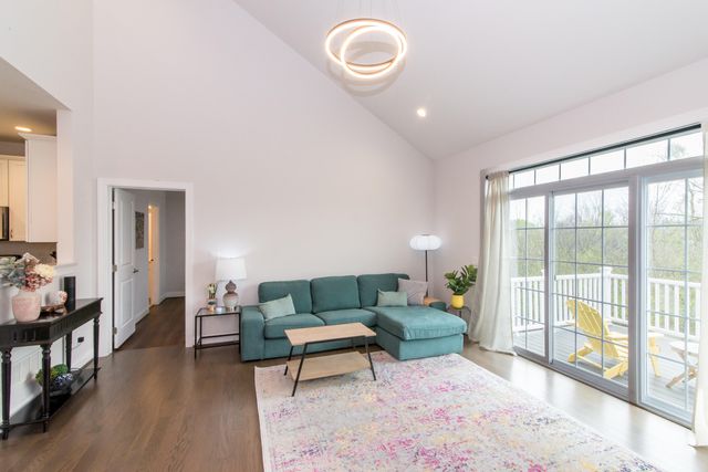 2544 Oxford Circle, Ann Arbor, MI 48103