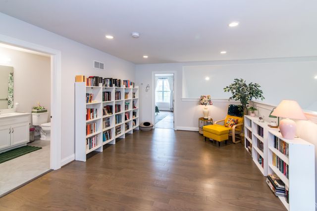 2544 Oxford Circle, Ann Arbor, MI 48103