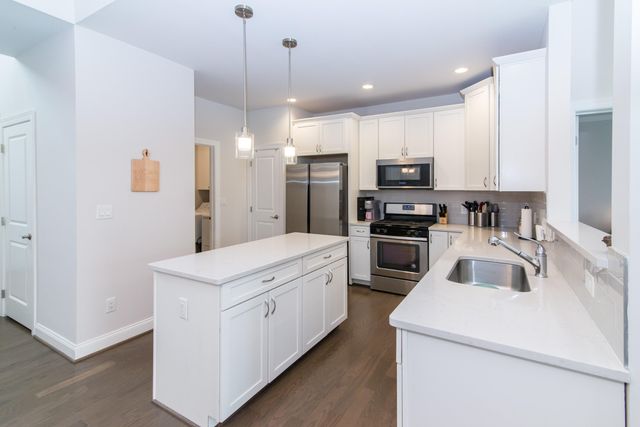 2544 Oxford Circle, Ann Arbor, MI 48103