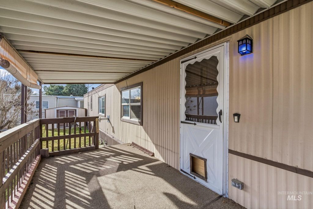 7015 W Royal Glen Lane, Boise, ID 83714 photo 3