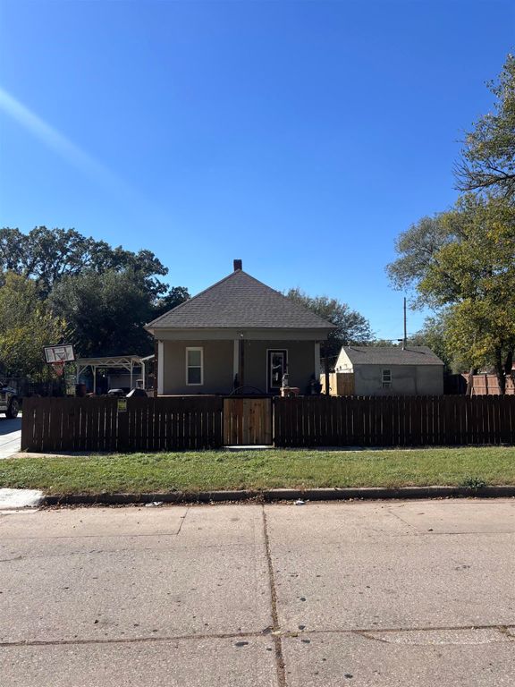 2005 S Wichita St, Wichita, KS 67213