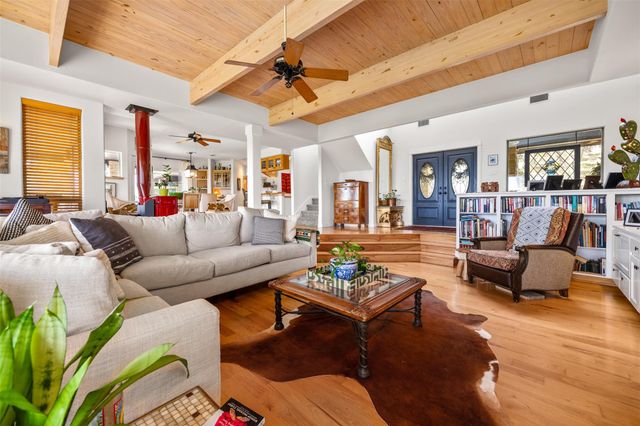 640 Casey LN, Wimberley, TX 78676