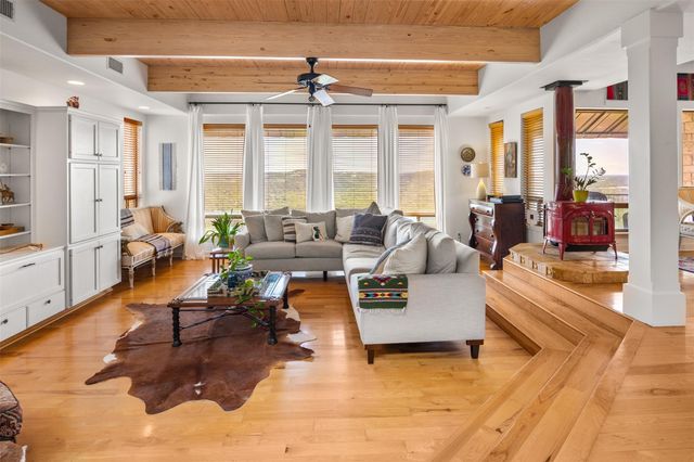 640 Casey LN, Wimberley, TX 78676