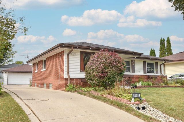 6861 N 40th STREET, Milwaukee, WI 53209