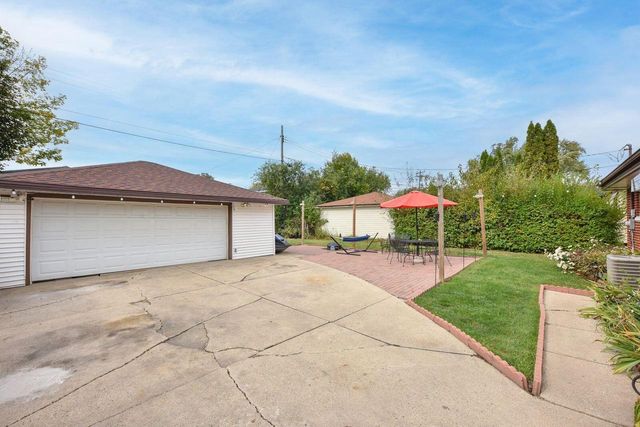 6861 N 40th STREET, Milwaukee, WI 53209