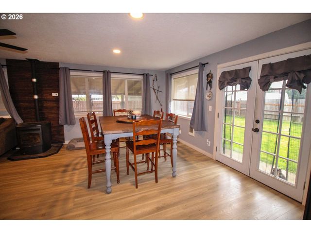 1091 Se ELM St, Dundee, OR 97115