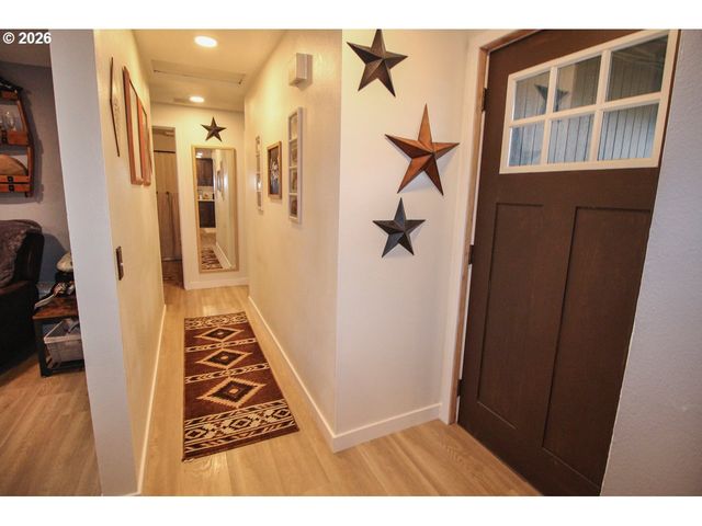 1091 Se ELM St, Dundee, OR 97115