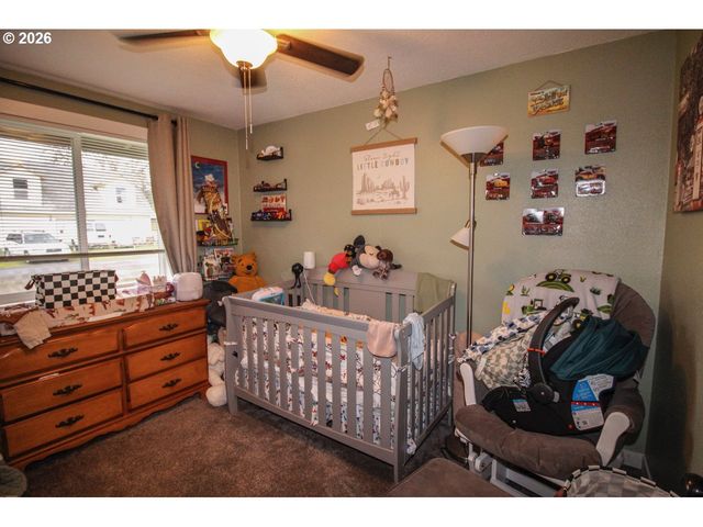 1091 Se ELM St, Dundee, OR 97115