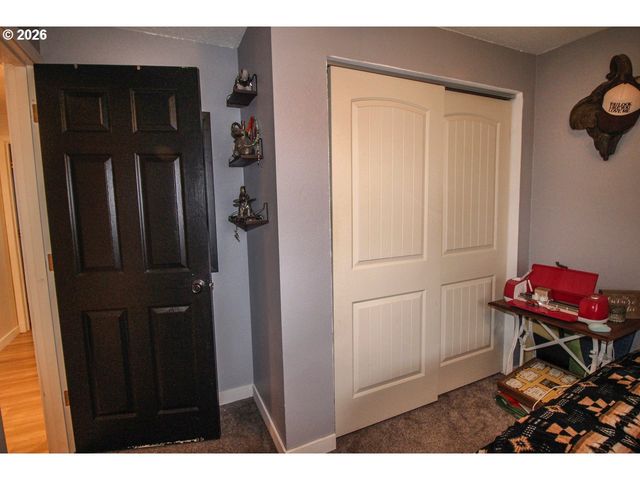 1091 Se ELM St, Dundee, OR 97115