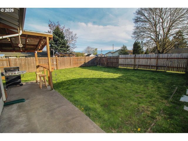 1091 Se ELM St, Dundee, OR 97115