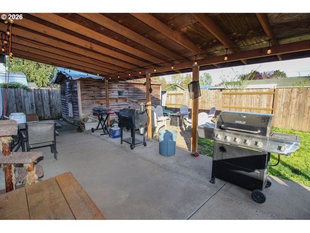 1091 Se ELM St, Dundee, OR 97115