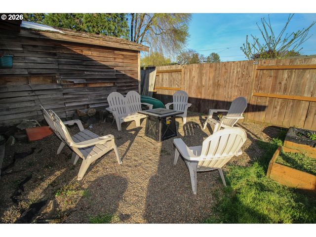 1091 Se ELM St, Dundee, OR 97115