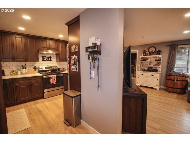 1091 Se ELM St, Dundee, OR 97115