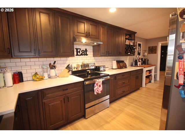 1091 Se ELM St, Dundee, OR 97115