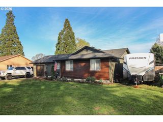 1091 Se ELM St, Dundee, OR 97115