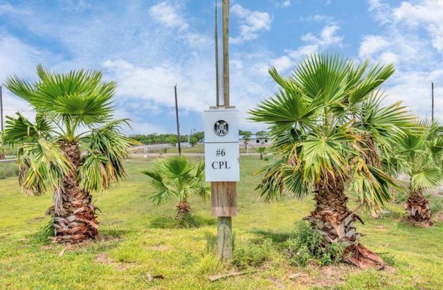 6 Cindy Palmer Lane, Dickinson, TX 77539