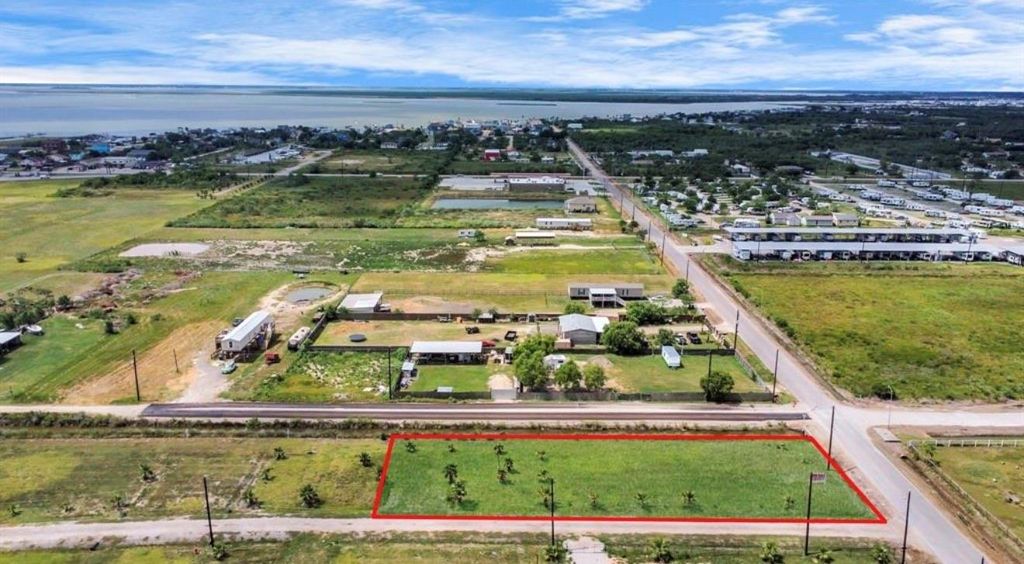 6 Cindy Palmer Lane, Dickinson, TX 77539