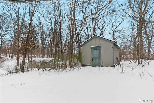 411 Rush Lake Road, Putnam Township, MI 48169