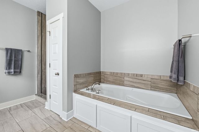 13606 Paperbark Trail, Fort Wayne, IN 46814