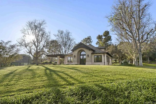 5 Country Glen, Fallbrook, CA 92028
