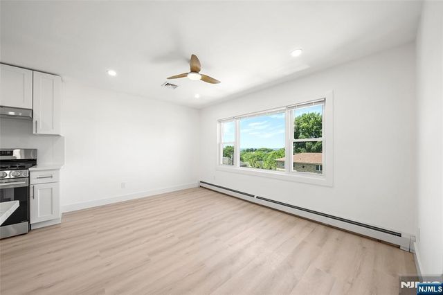 432 Oak Street, Ridgefield, NJ 07657