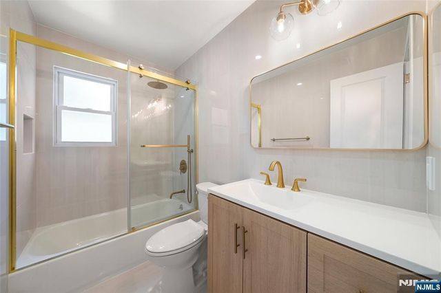 432 Oak Street, Ridgefield, NJ 07657