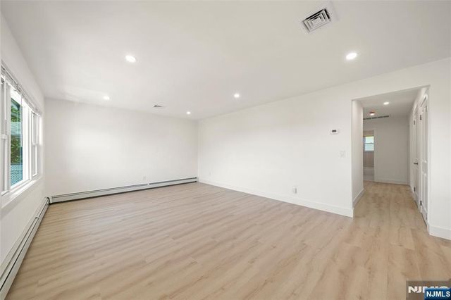 432 Oak Street, Ridgefield, NJ 07657