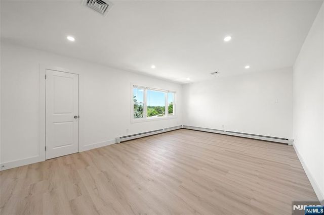432 Oak Street, Ridgefield, NJ 07657