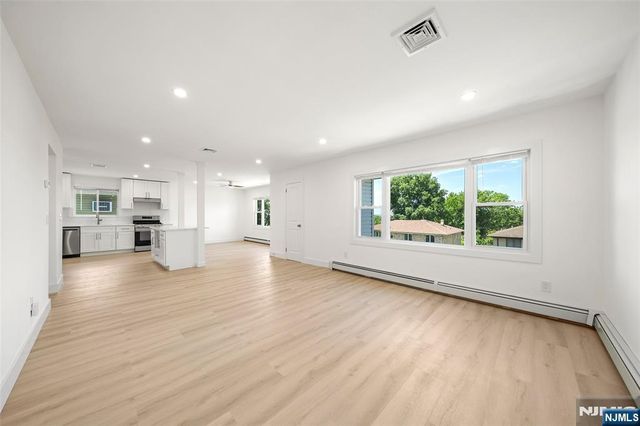 432 Oak Street, Ridgefield, NJ 07657