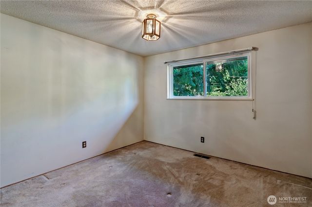 2402 Brentwood Street SE, Lacey, WA 98503