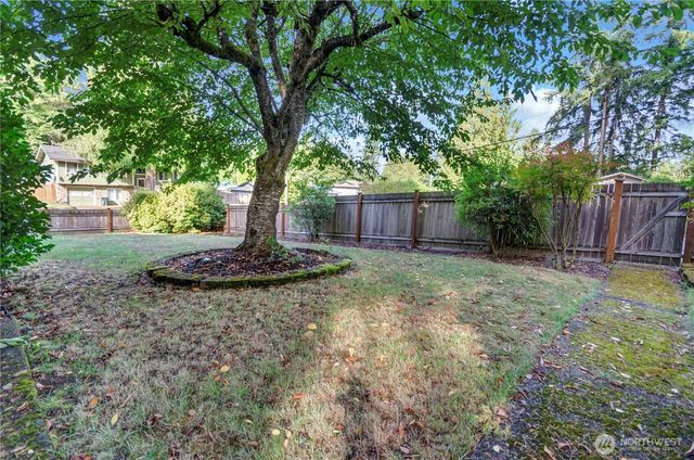 2402 Brentwood Street SE, Lacey, WA 98503