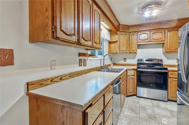 2402 Brentwood Street SE, Lacey, WA 98503