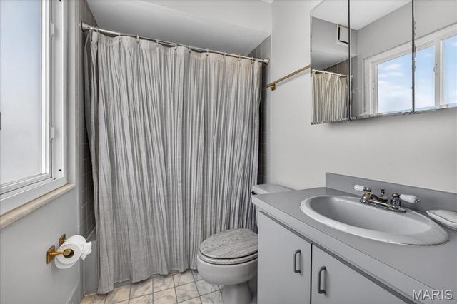 6 Nassau Circle, Creve Coeur, MO 63146